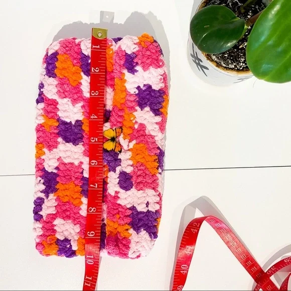 Very 90s VINTAGE Soft Fluffy Travel Clutch With Butterfly Clasp - Picture 8 of 9